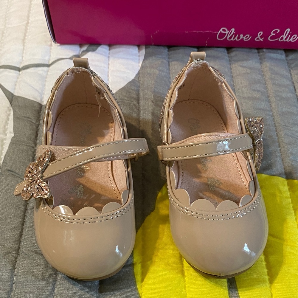 Beige Kids Shoes with Flower Accent